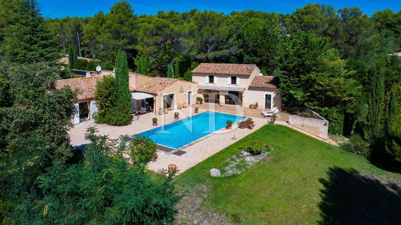 Maison - 455 m² - 12 pièces