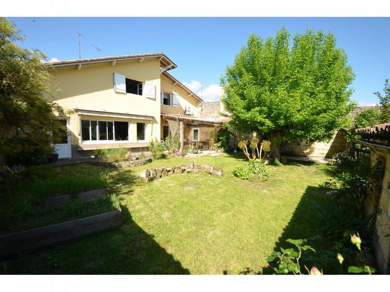 Maison - 321 m² - 8 pièces