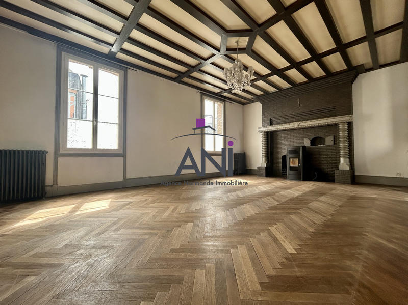 Maison - 270 m² - 11 pièces