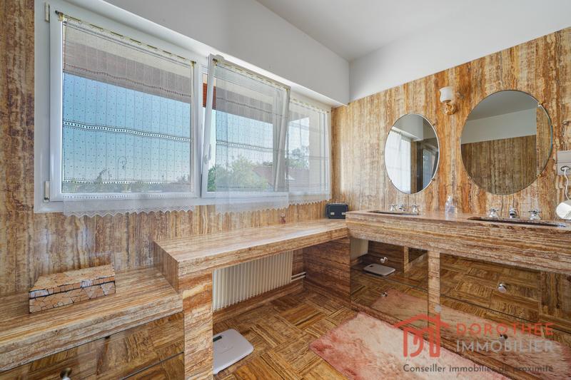 Villa - 248 m² - 8 pièces