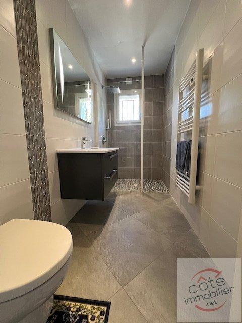 Maison - 240 m² - 6 pièces