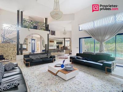 Maison - 365 m² - 12 pièces