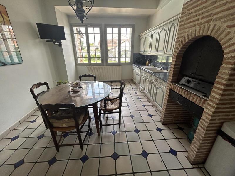 Propriété - 453 m² - 11 pièces