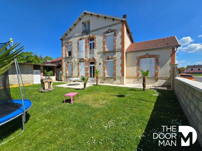 Maison - 270 m² - 9 pièces