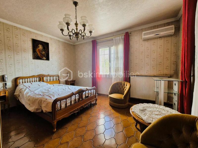 Maison traditionnelle - 162 m² - 6 pièces