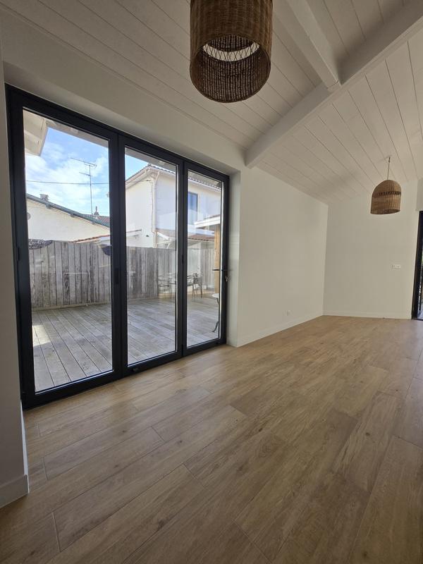 Maison traditionnelle - 237 m² - 6 pièces