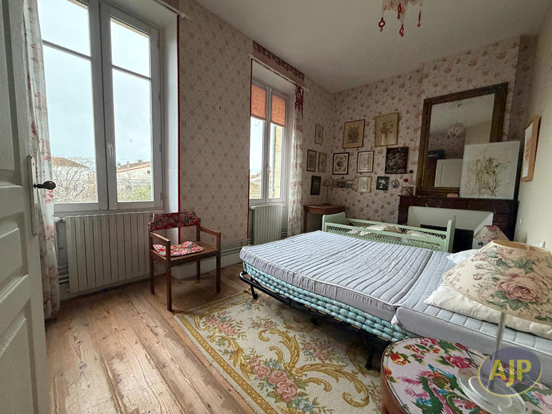 Maison - 278 m² - 9 pièces