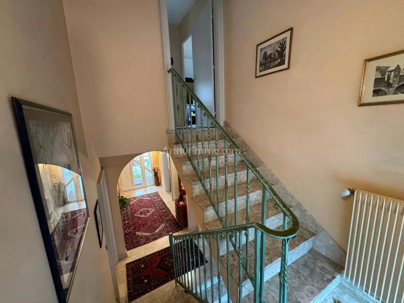 Maison - 234 m² - 8 pièces