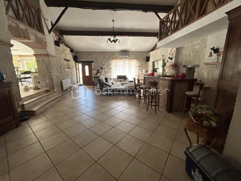 Propriété - 396 m² - 10 pièces