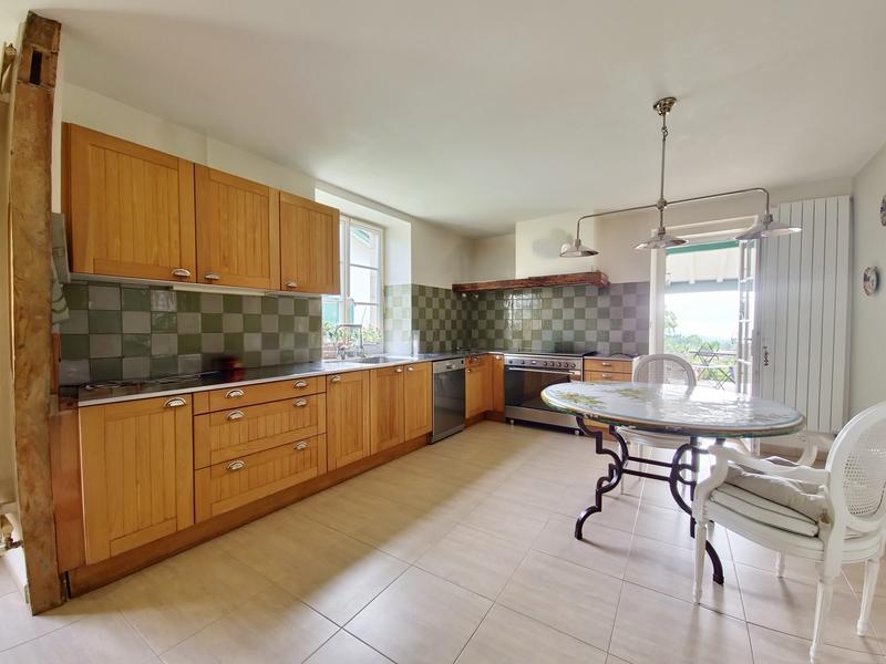 Maison - 547 m² - 9 pièces