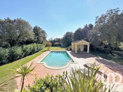 Maison - 210 m² - 8 pièces