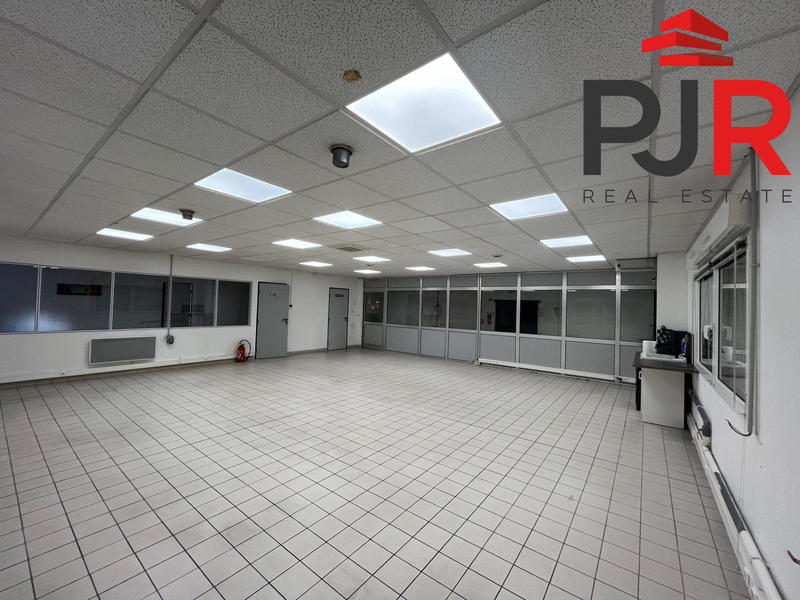 Local d'activités - 810 m²