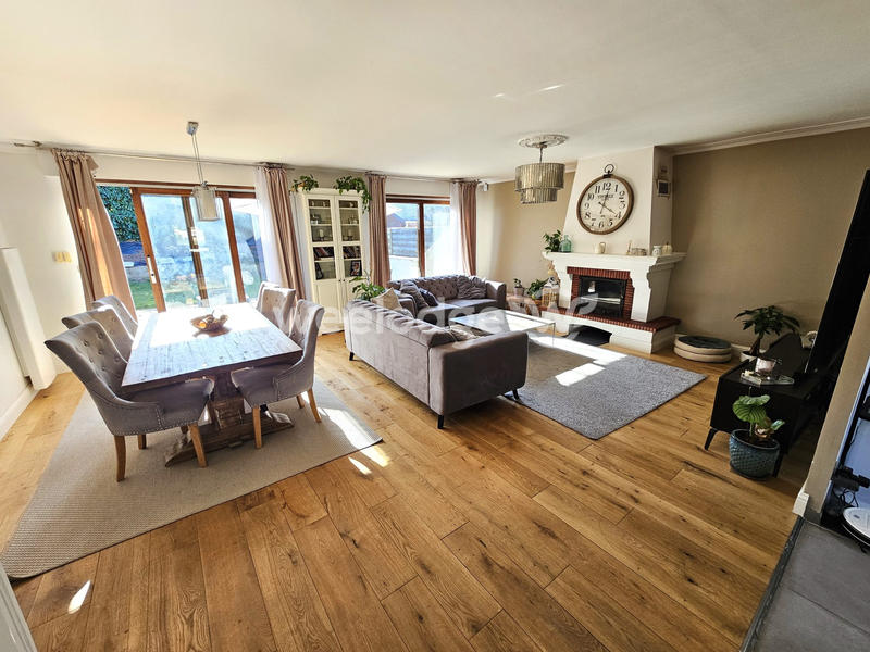 Maison - 220 m² - 9 pièces