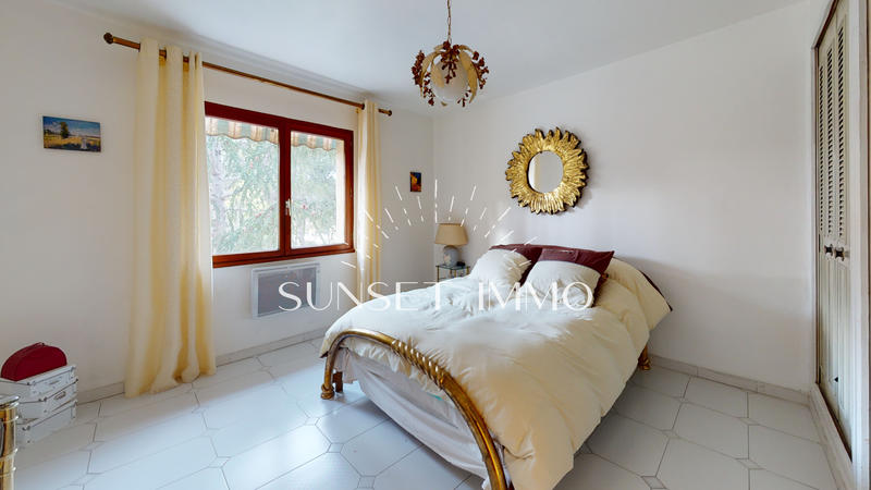 Maison - 220 m² - 6 pièces