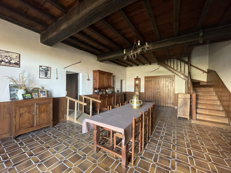 Maison - 212 m² - 7 pièces