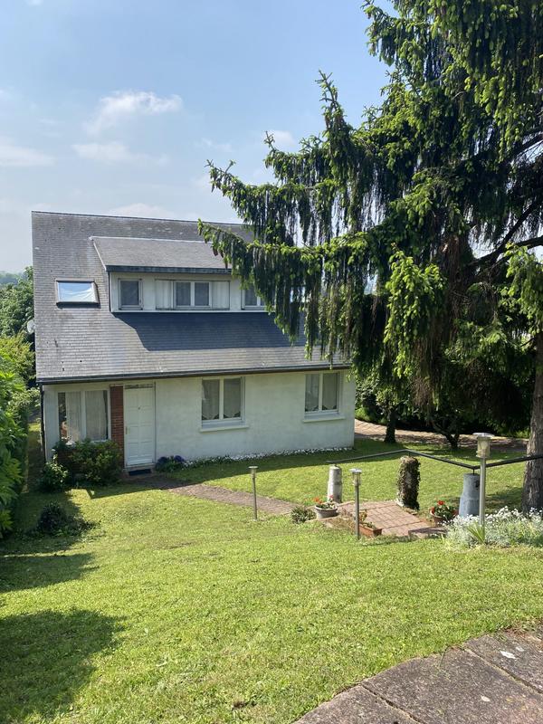 Maison traditionnelle - 168 m² - 8 pièces