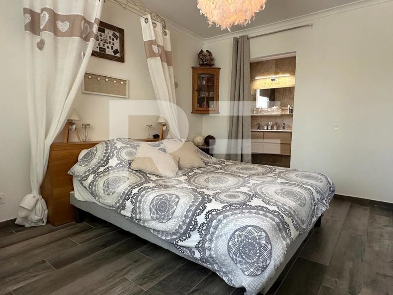 Maison - 181 m² - 7 pièces