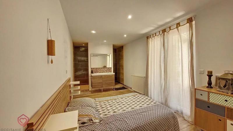 Propriété - 202 m² - 5 pièces