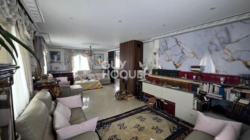 Maison - 275 m² - 12 pièces