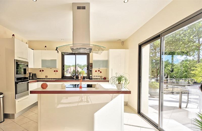 Maison - 281 m² - 8 pièces