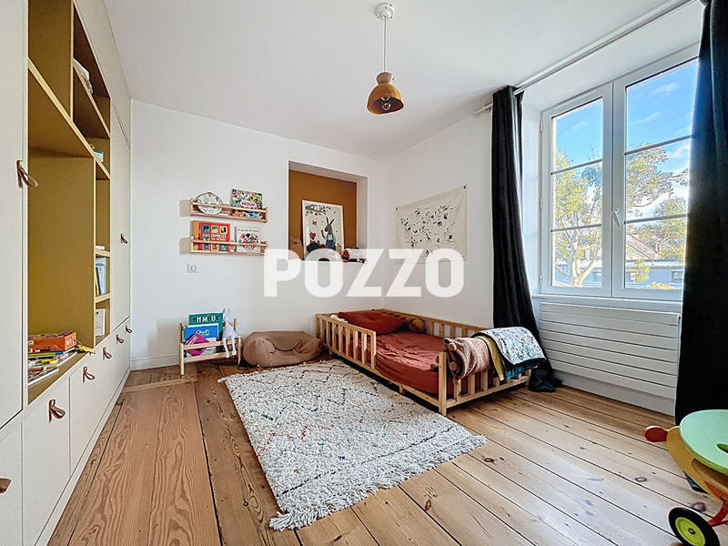 Maison - 223 m² - 8 pièces