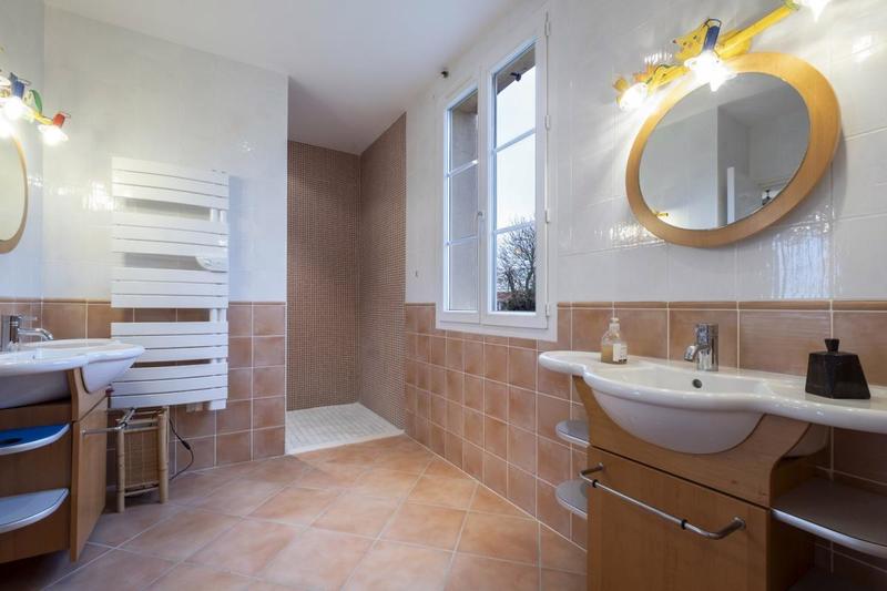 Maison - 408 m² - 11 pièces