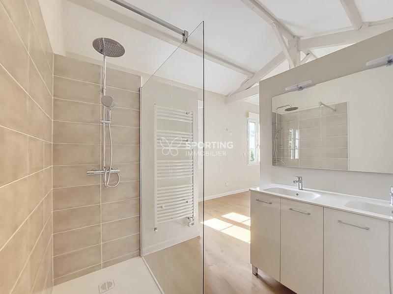 Maison - 400 m² - 8 pièces