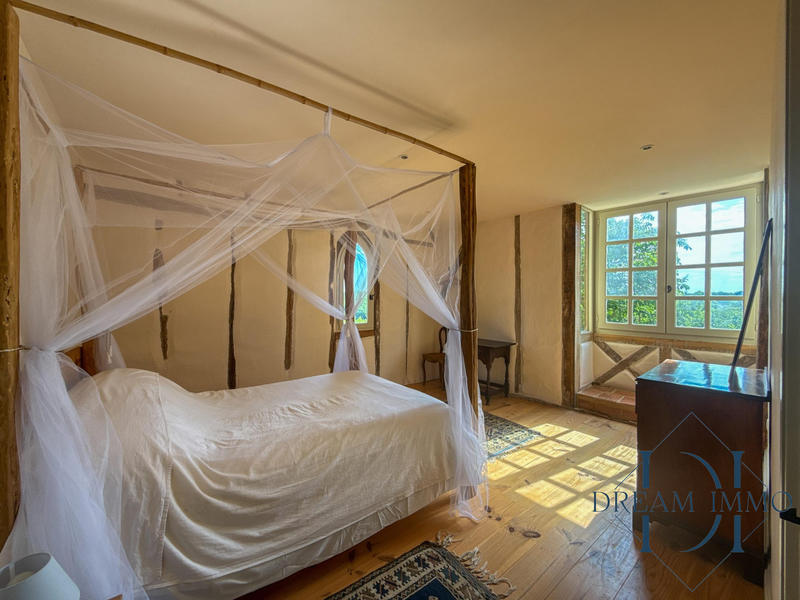 Maison - 704 m² - 22 pièces