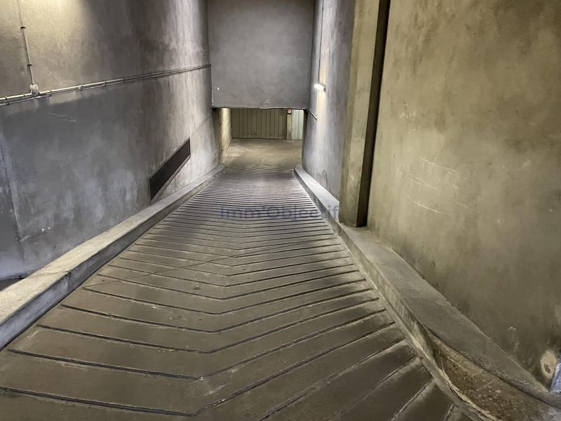 Parking / Garage - 11 m²