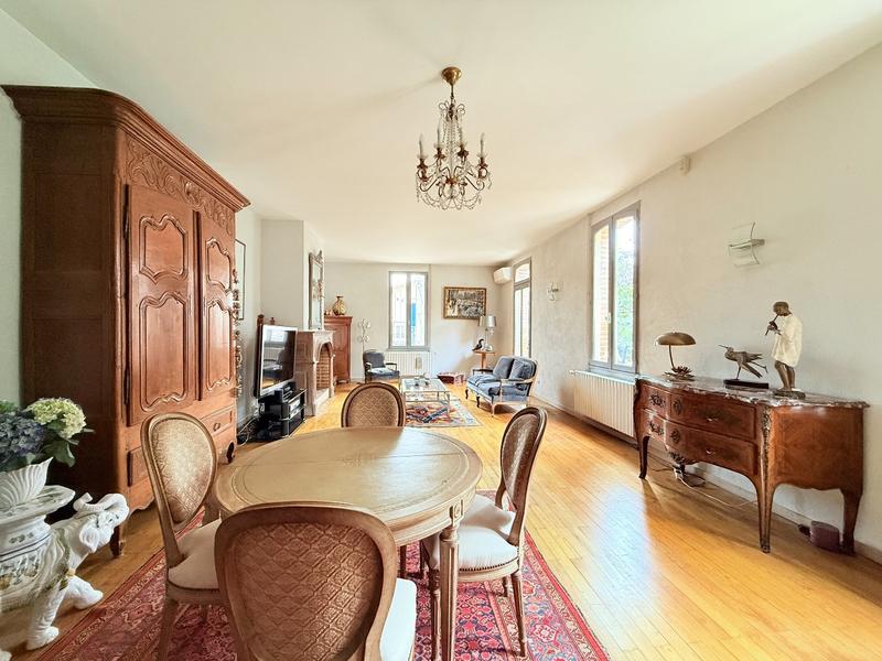 Maison - 200 m² - 5 pièces