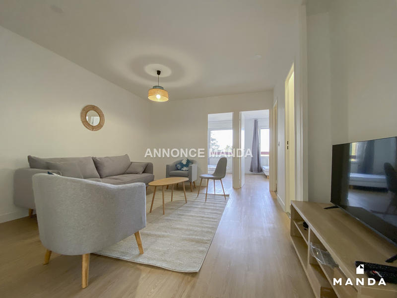 Chambre - 10 m² - 6 pièces