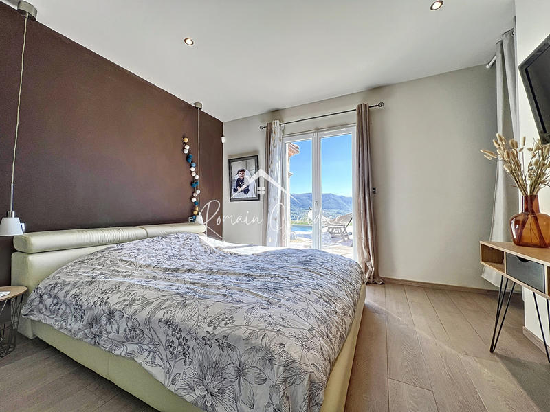 Villa - 198 m² - 6 pièces