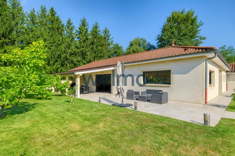 Maison - 300 m² - 8 pièces