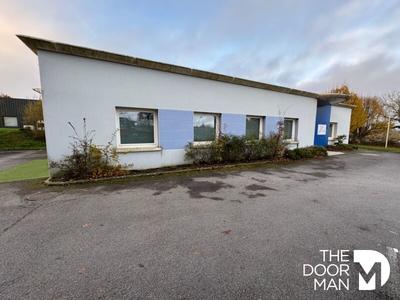 Local d'activité / Entrepôt - 265 m² - 10 pièces