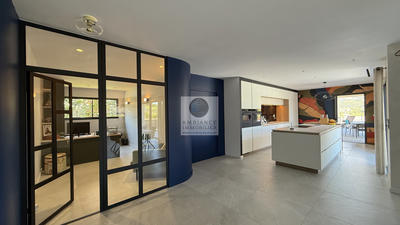 Maison - 322 m² - 8 pièces