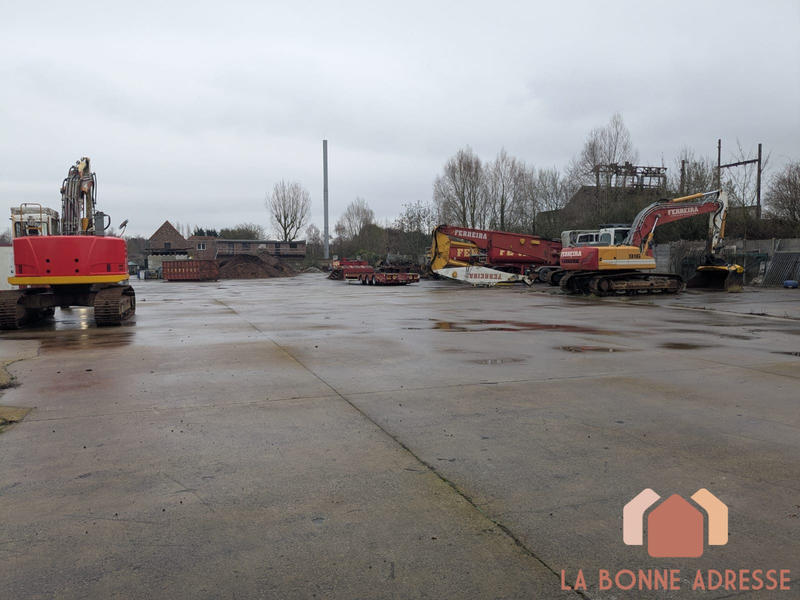 Terrain commercial - 1 000 m²