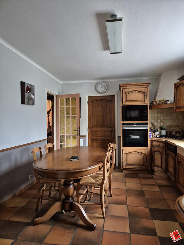 Maison traditionnelle - 188 m² - 10 pièces