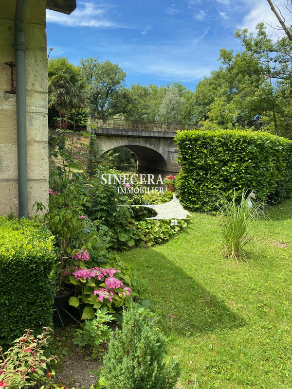 Propriété - 220 m² - 8 pièces