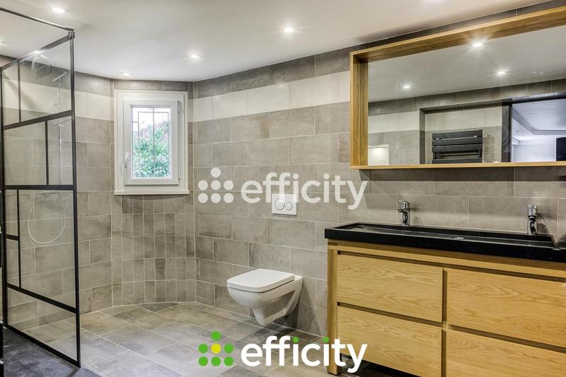 Maison - 165 m² - 8 pièces