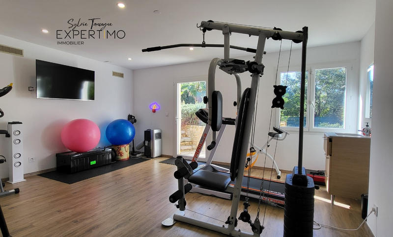 Maison - 305 m² - 11 pièces