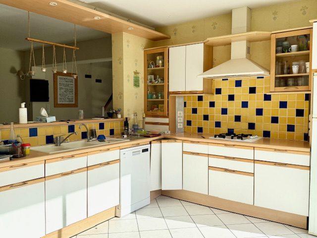 Maison - 316 m² - 13 pièces