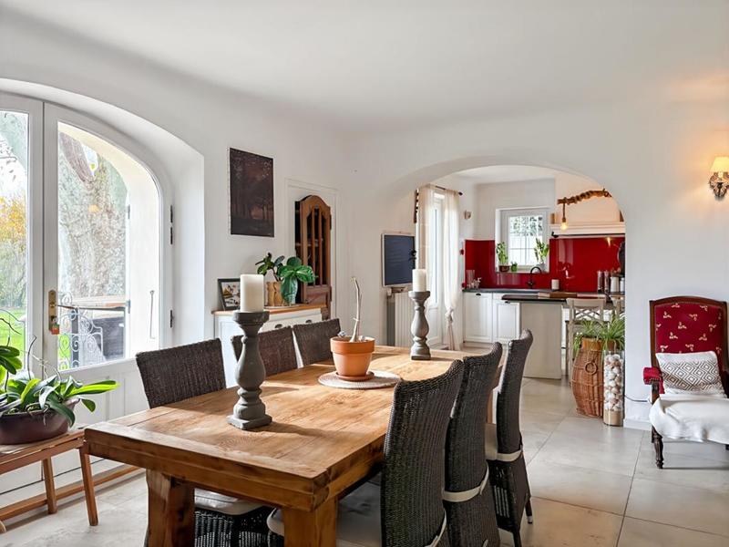 Maison - 205 m² - 9 pièces