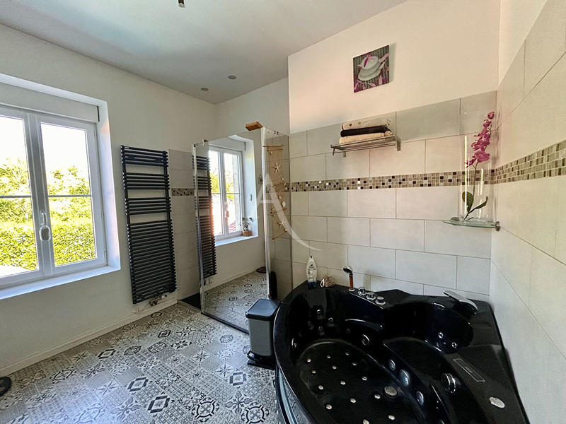 Maison - 312 m² - 9 pièces