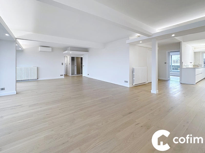 Appartement - 160 m² - 8 pièces