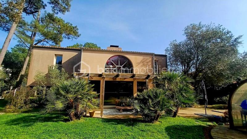 Villa - 245 m² - 8 pièces