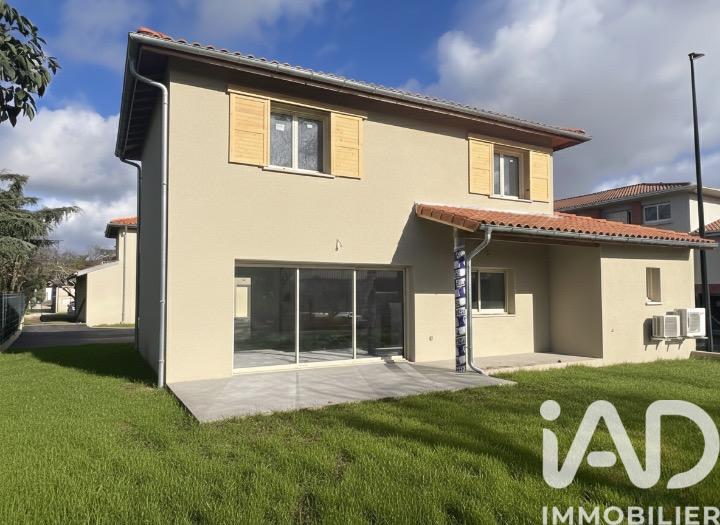 Maison - 90 m² - 4 pièces