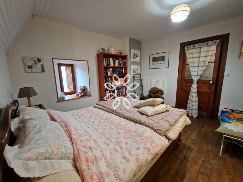 Maison - 236 m² - 9 pièces