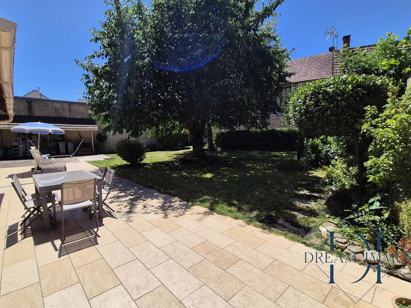 Maison - 221 m² - 9 pièces