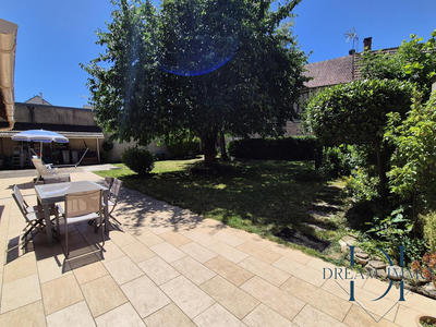 Maison - 221 m² - 9 pièces