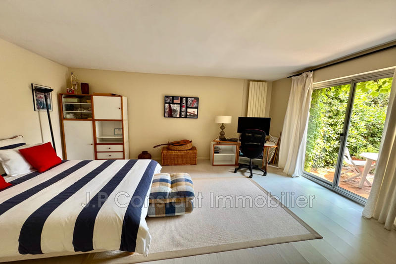 Maison - 260 m² - 6 pièces